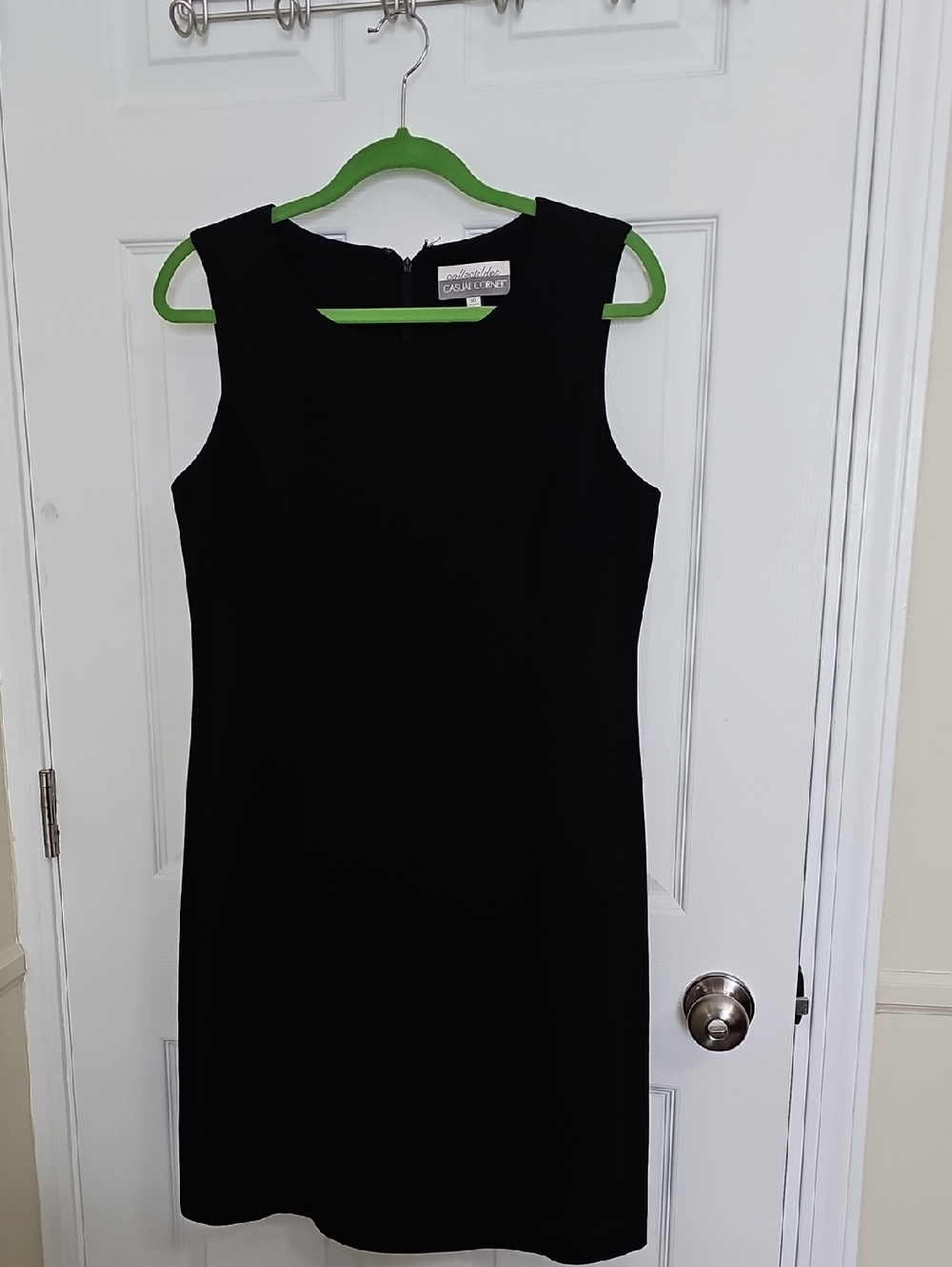 Casual Corner Black Sleeveless Shift Dress